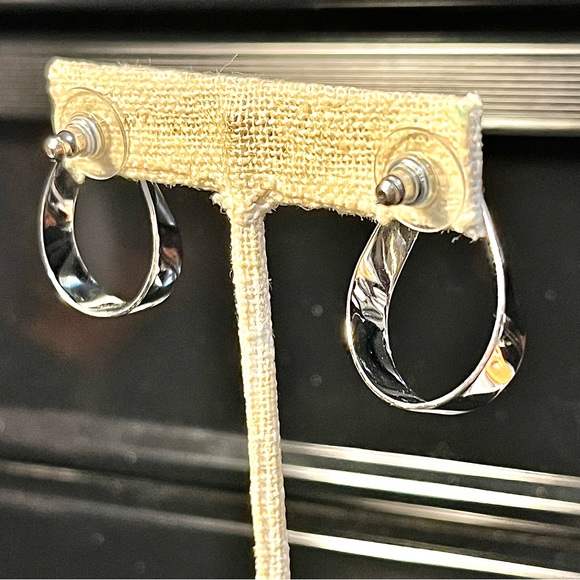 Classy pear shaped earrings - Picture 3 of 3